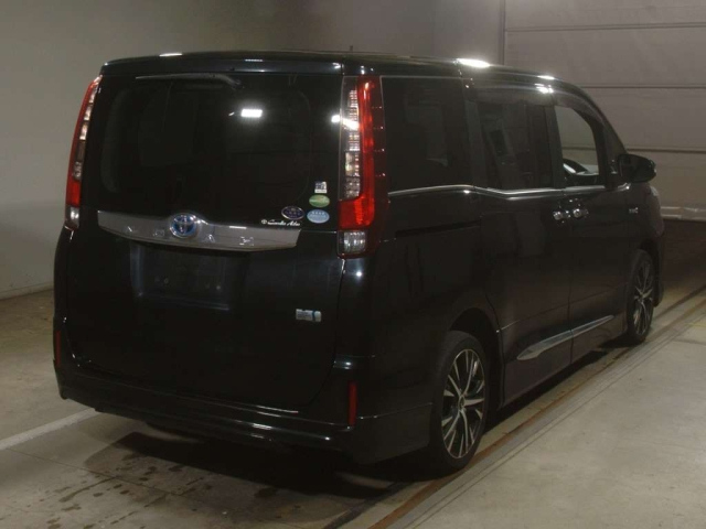TOYOTA NOAH 2014