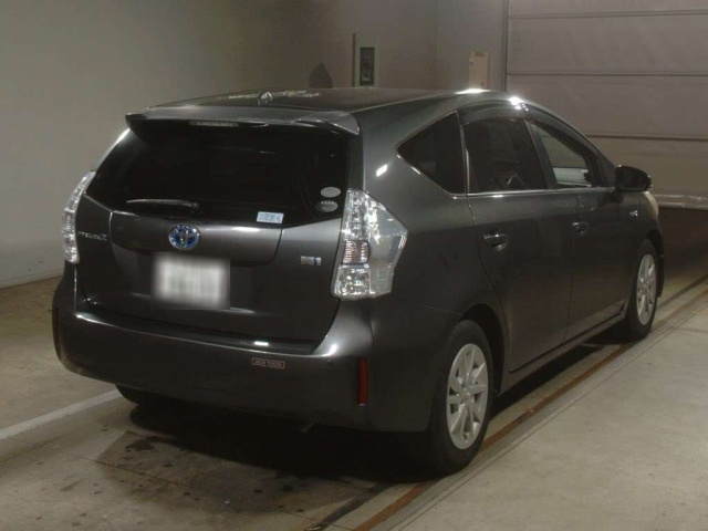 TOYOTA PRIUS ALPHA 2012