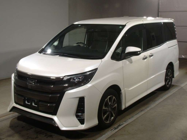 TOYOTA NOAH 2018