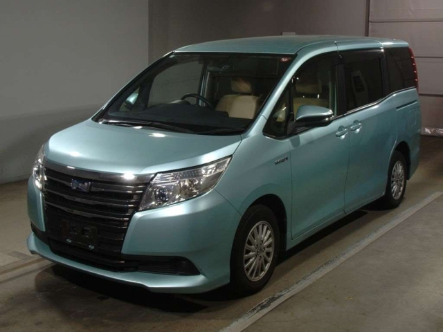 TOYOTA NOAH 2014
