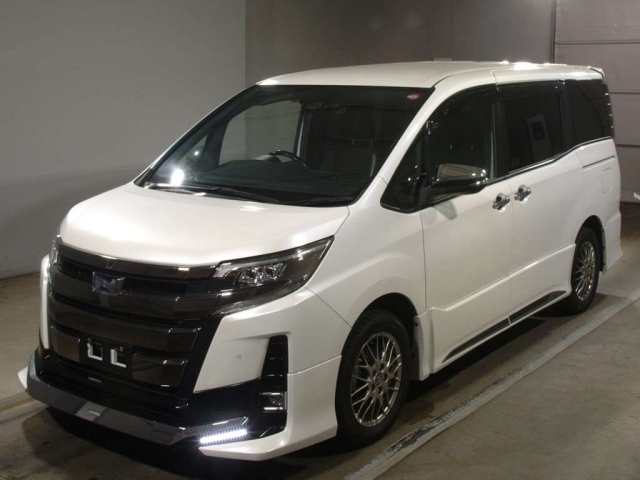 TOYOTA NOAH 2020