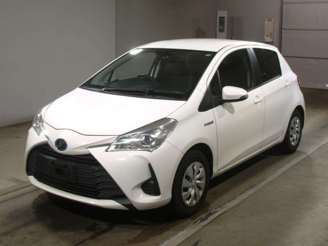 TOYOTA VITZ 2018