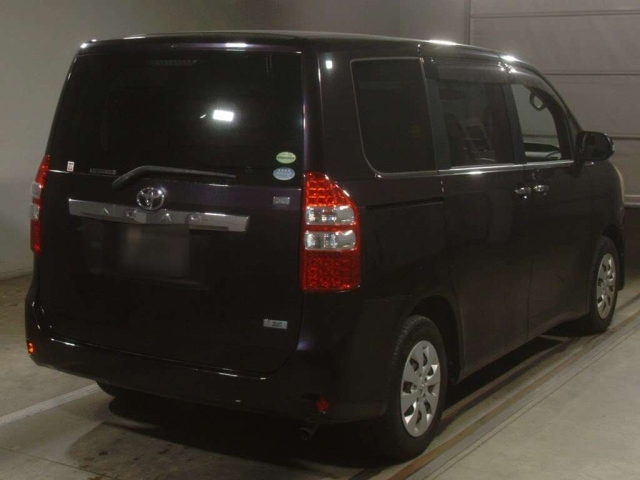 TOYOTA NOAH 2012