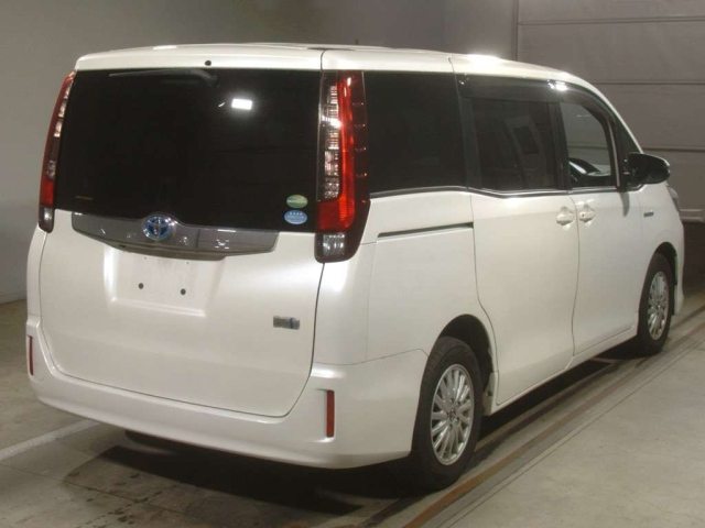 TOYOTA NOAH 2016