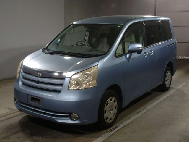 TOYOTA NOAH 2008