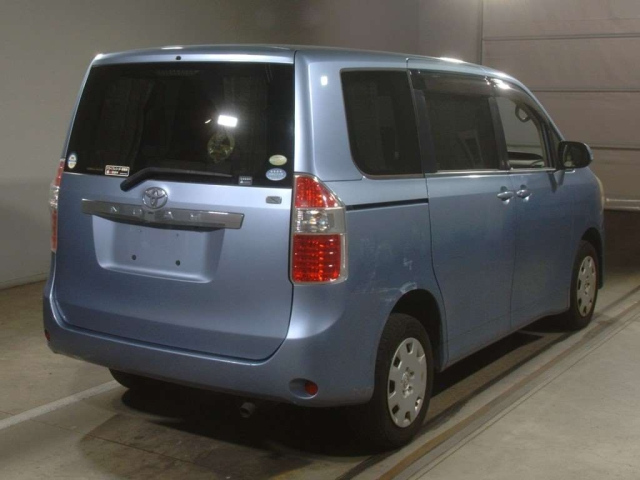 TOYOTA NOAH 2008