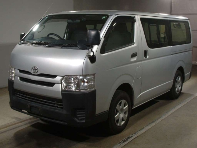 TOYOTA HIACE VAN 2016