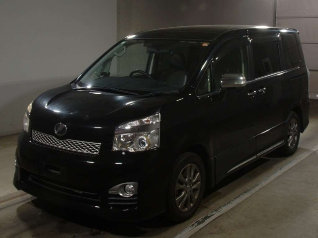 TOYOTA VOXY 2013