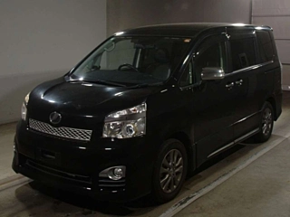 TOYOTA VOXY 2013