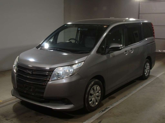 TOYOTA NOAH 2016