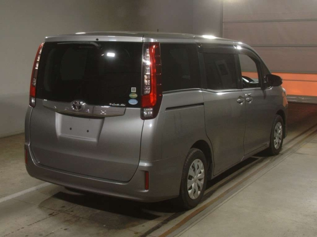 TOYOTA NOAH 2016
