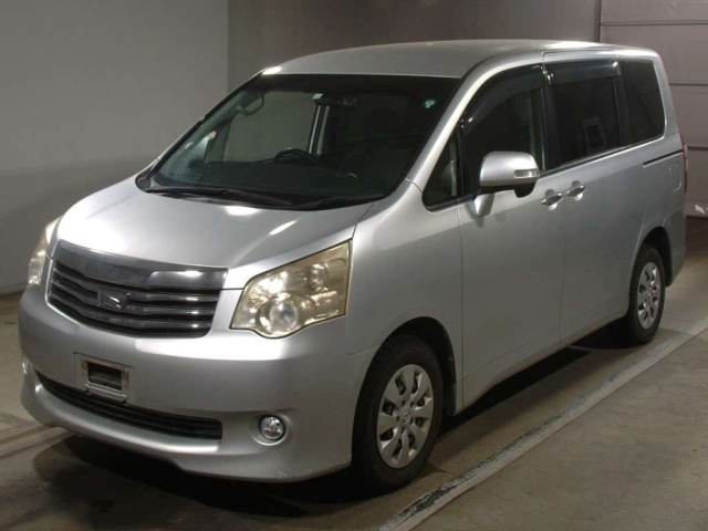 TOYOTA NOAH 2012