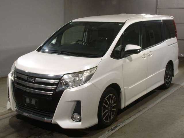 TOYOTA NOAH 2015