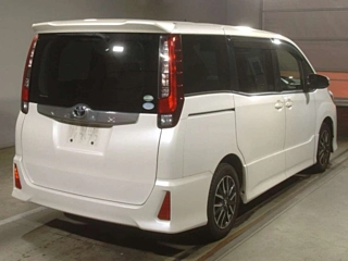 TOYOTA NOAH 2015