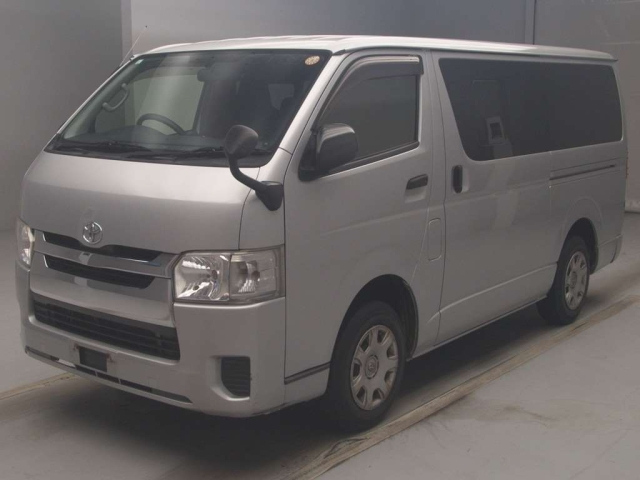 TOYOTA HIACE VAN 2015