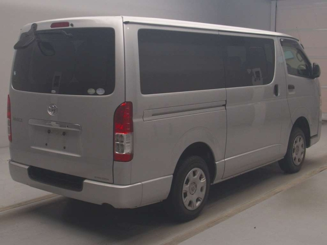 TOYOTA HIACE VAN 2015
