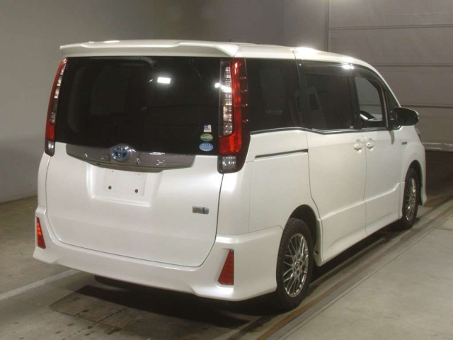 TOYOTA NOAH 2016