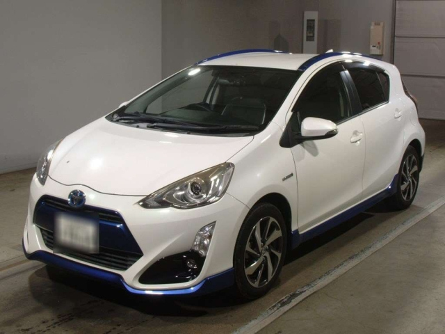 TOYOTA AQUA 2015