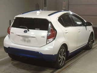 TOYOTA AQUA 2015