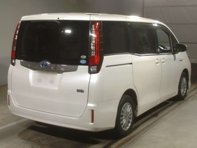 TOYOTA NOAH 2015