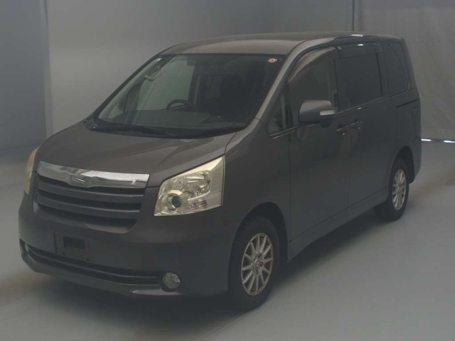 TOYOTA NOAH 2009