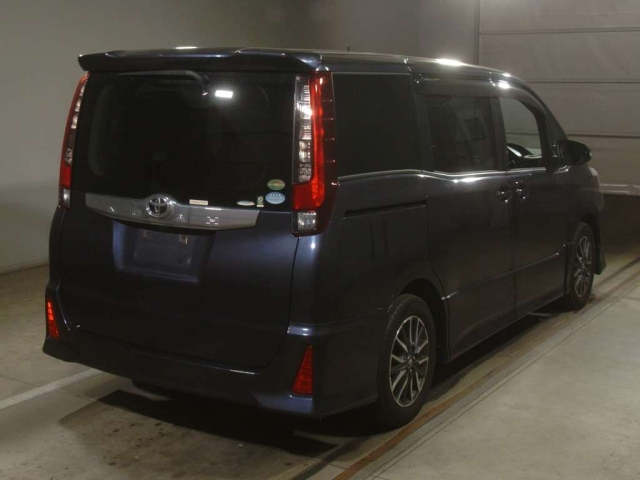 TOYOTA NOAH 2016
