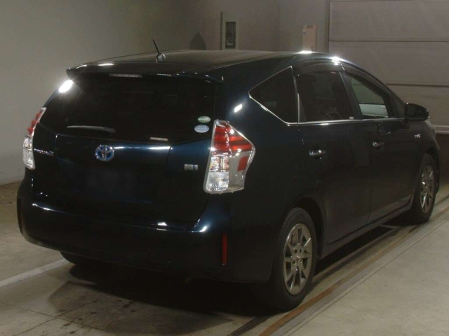 TOYOTA PRIUS ALPHA 2016