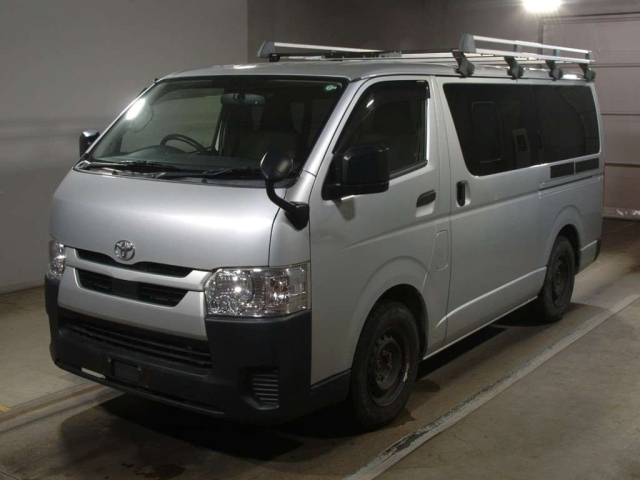 TOYOTA HIACE VAN 2020