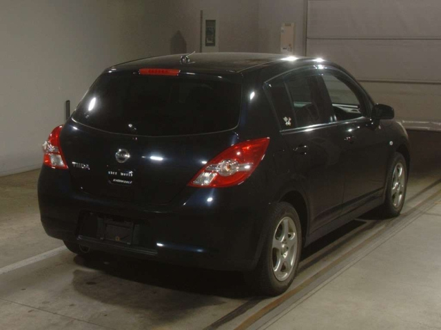 NISSAN TIIDA 2011