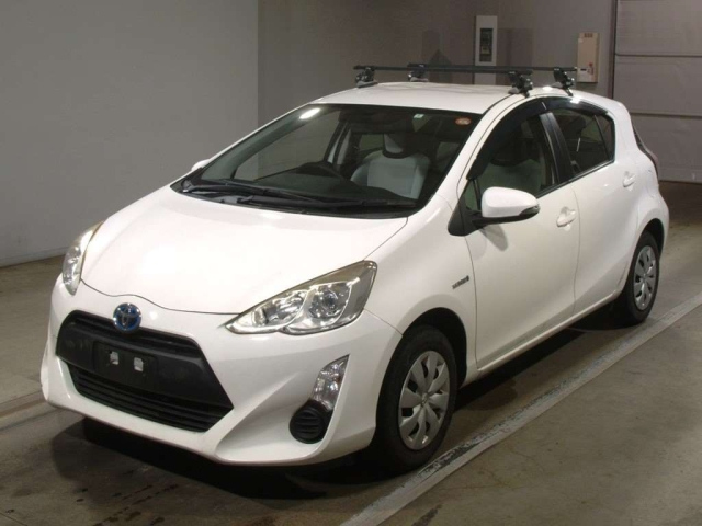 TOYOTA AQUA 2016