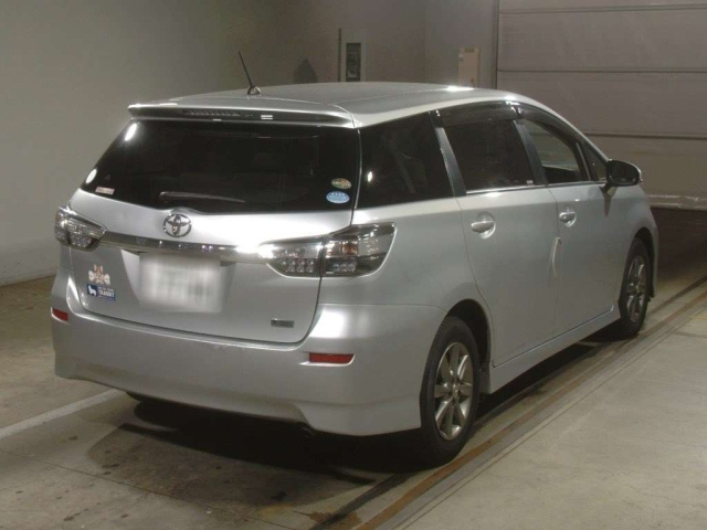 TOYOTA WISH 2015