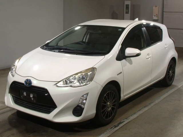 TOYOTA AQUA 2015
