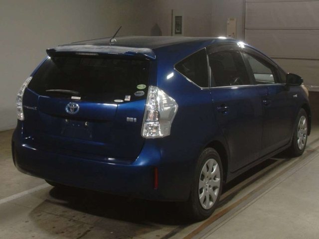 TOYOTA PRIUS ALPHA 2012
