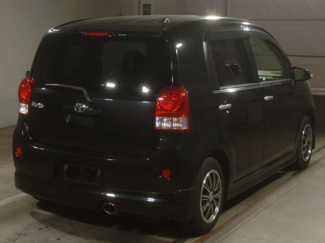 TOYOTA PORTE 2012