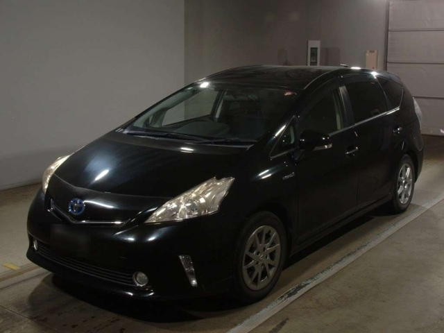 TOYOTA PRIUS ALPHA 2014