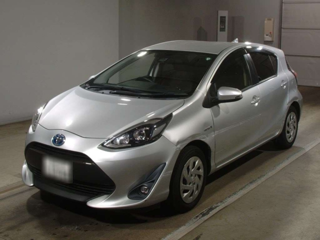 TOYOTA AQUA 2017