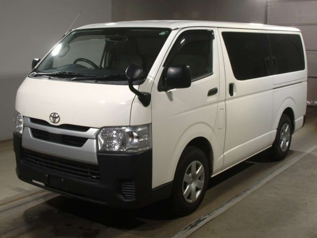 TOYOTA HIACE VAN 2020