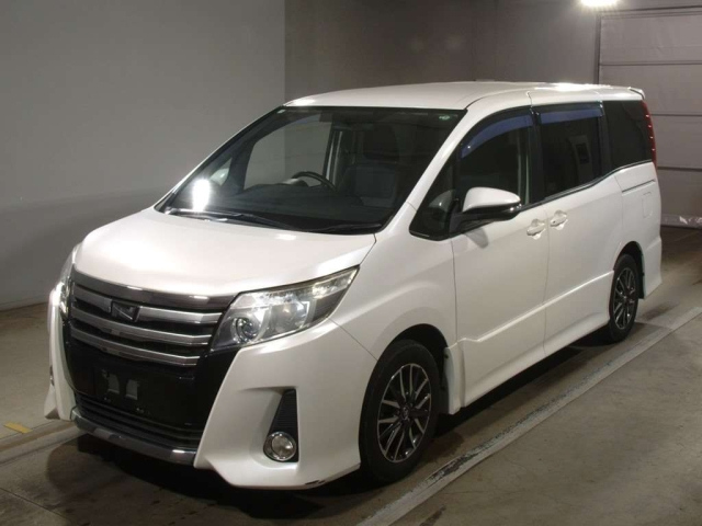 TOYOTA NOAH 2014