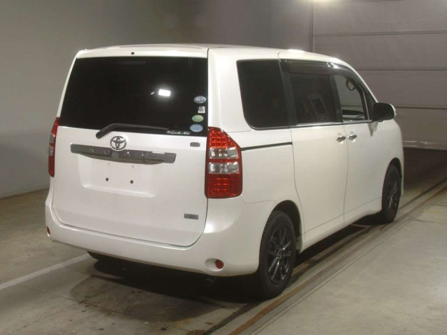 TOYOTA NOAH 2012
