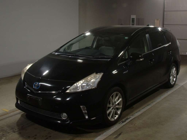 TOYOTA PRIUS ALPHA 2013