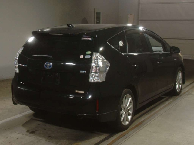 TOYOTA PRIUS ALPHA 2013