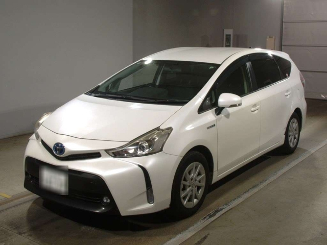 TOYOTA PRIUS ALPHA 2015