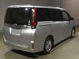 TOYOTA NOAH 2014