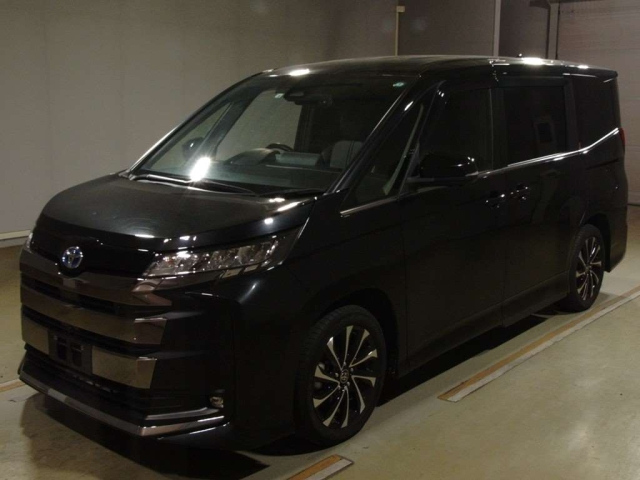 TOYOTA NOAH 2022