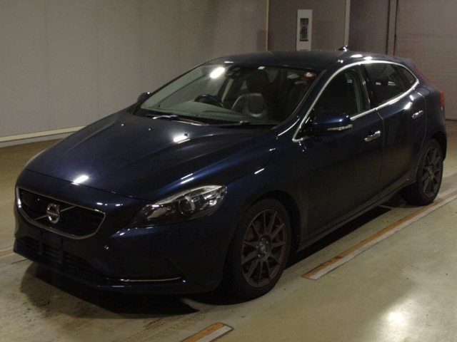 VOLVO V40 2013