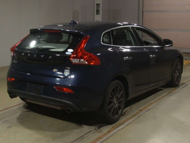 VOLVO V40 2013