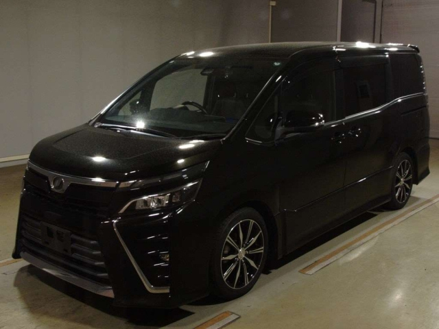 TOYOTA VOXY 2017