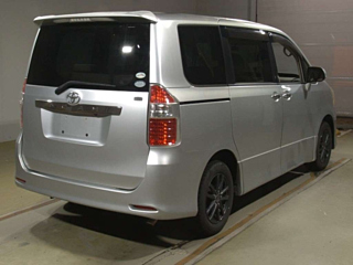 TOYOTA NOAH 2009