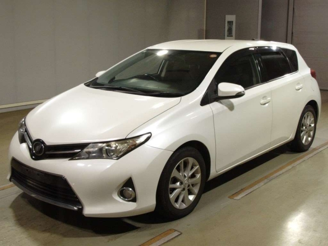 TOYOTA AURIS 2013