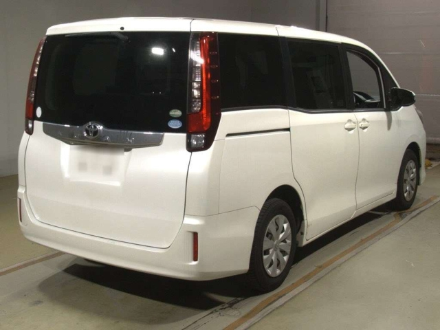 TOYOTA NOAH 2016